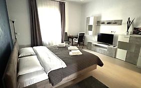 Vera Residence - Free Private Parking & Self Check-In